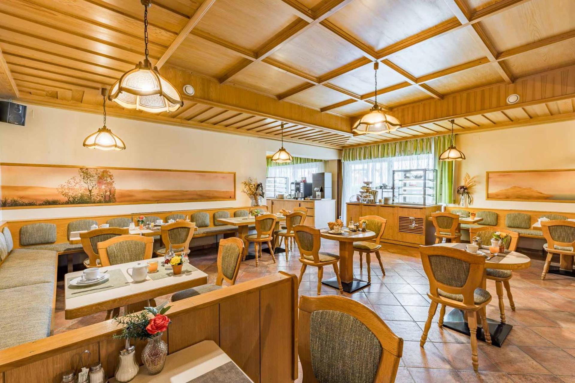 Hotel Garni Steinfeld Wiener Neustadt Bagian luar foto